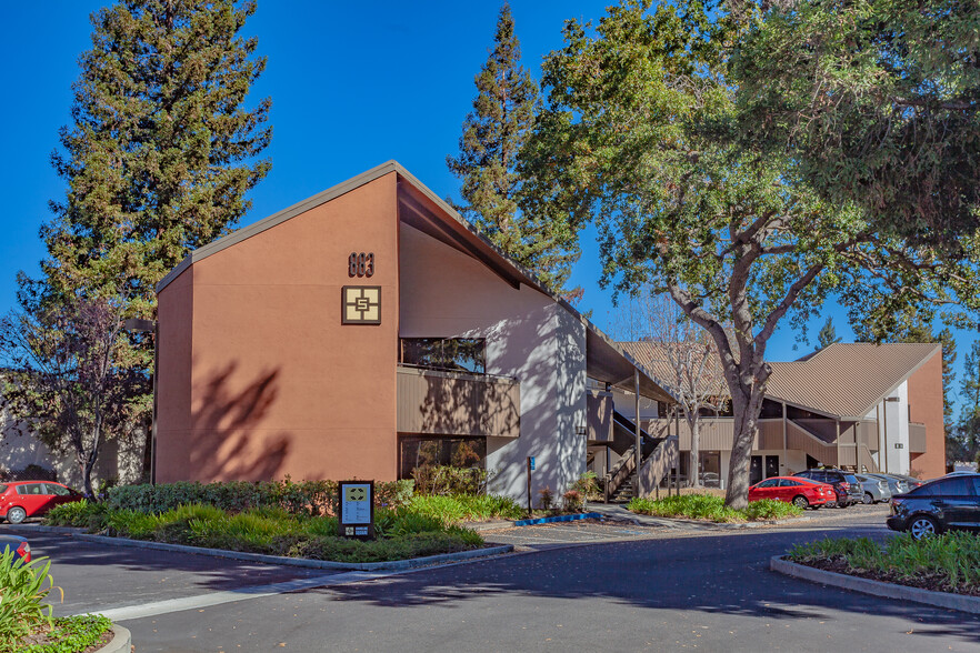 photo of shoreline building